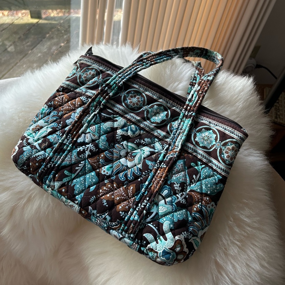 LIKE NEW Vera Bradley paisley blue and brown purse - Picture 3 of 5